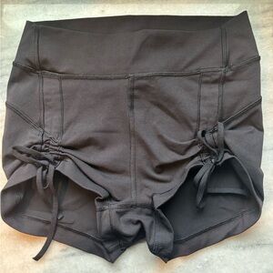 Lululemon shorts*highrise-* black